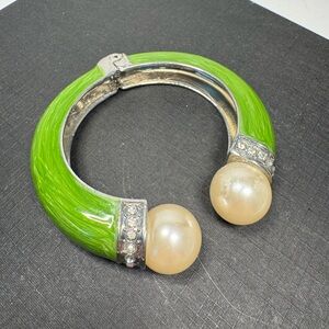 Elegant Green and Silver Bracelet with Pearls